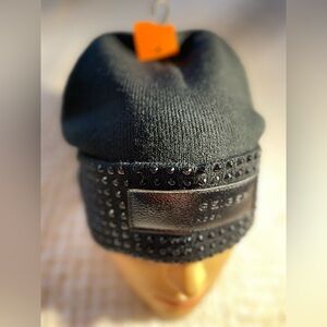 Kurt Geiger Black Acrylic Beanie.
NWOT